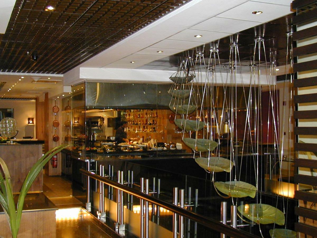 Le Royal Tower Hotel Kuwait City Exterior photo